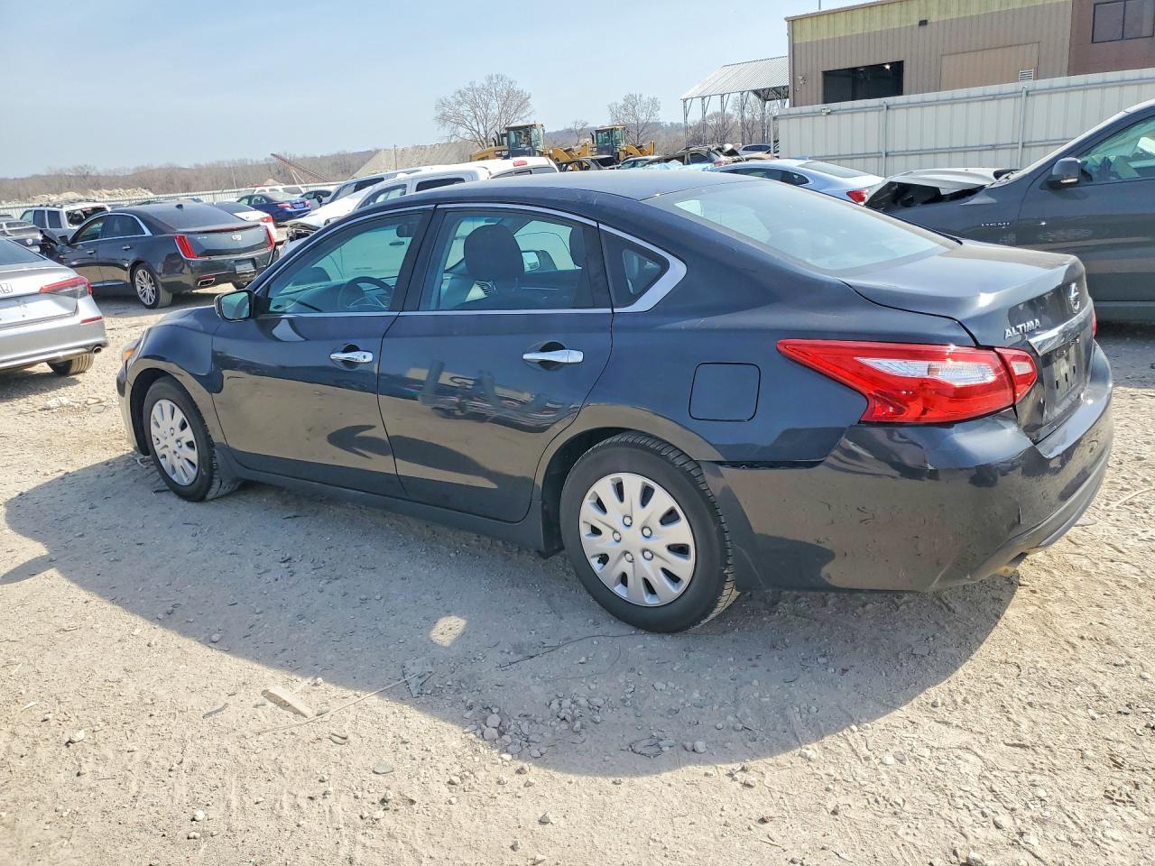 2016 Nissan Altima 2.5 S - Фото 2