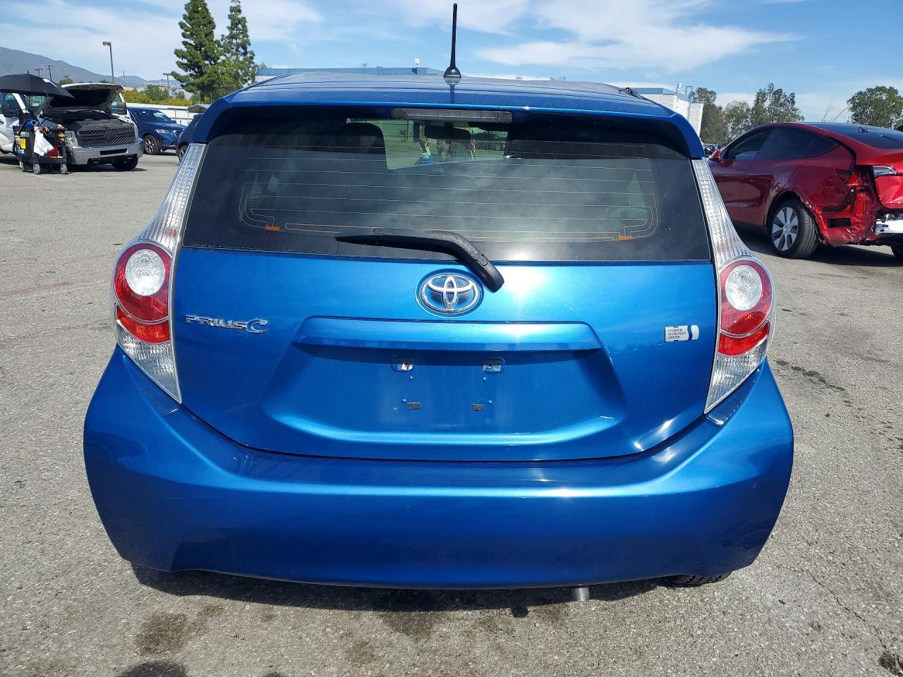 2014 Toyota Prius C One - Image 6