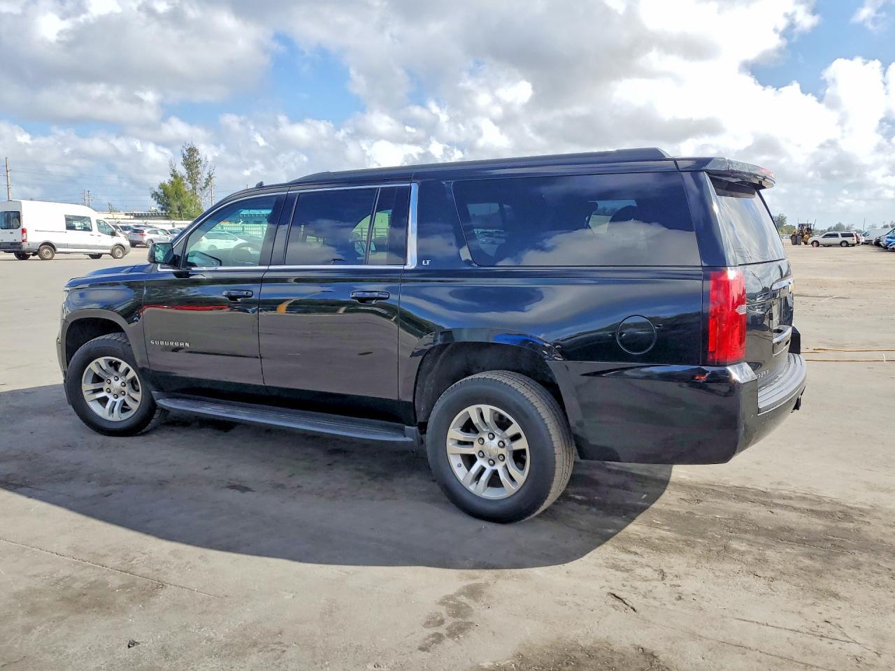 2019 Chevrolet Suburban K1500 Lt - Image 2