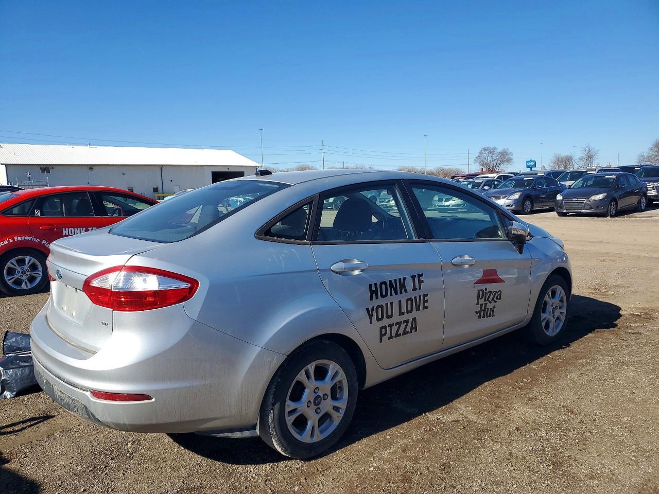2015 Ford Fiesta Se - Фото 3