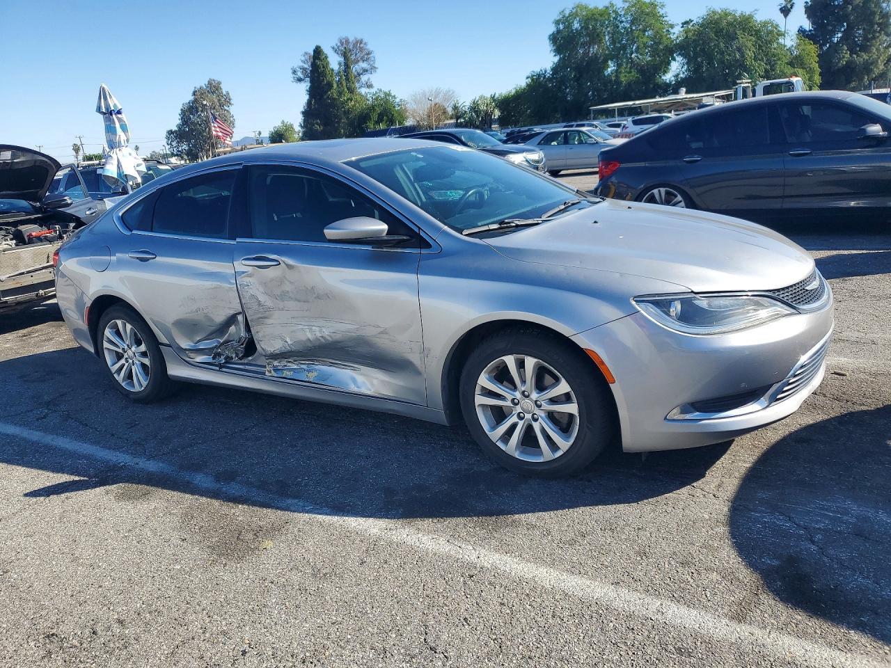 2015 Chrysler 200 Limited - Image 4