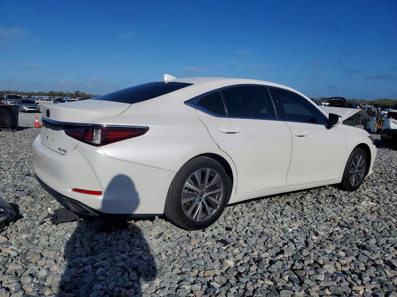 2019 Lexus Es 350 Base - Image 3