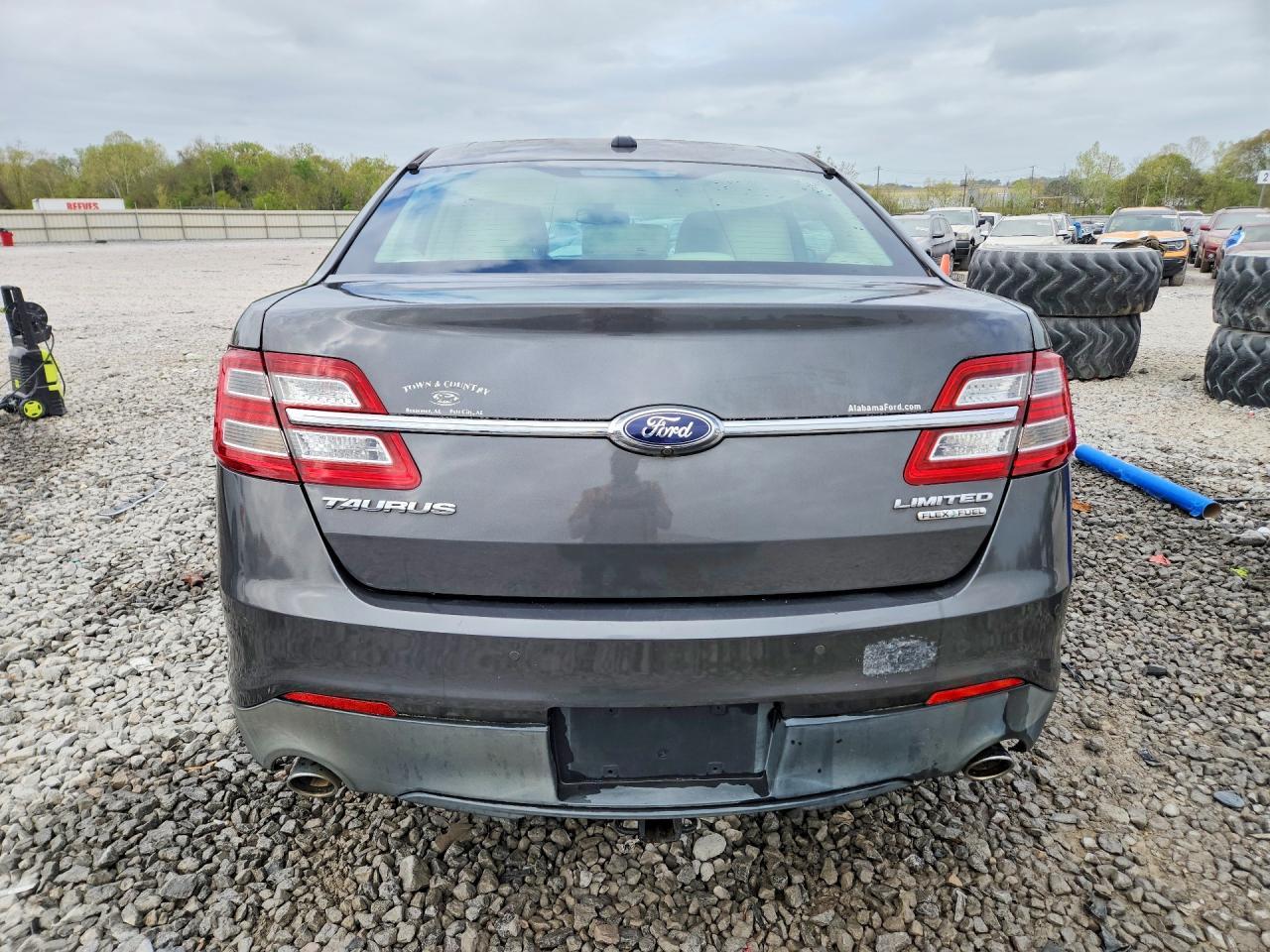 2015 Ford Taurus Limited - Image 6