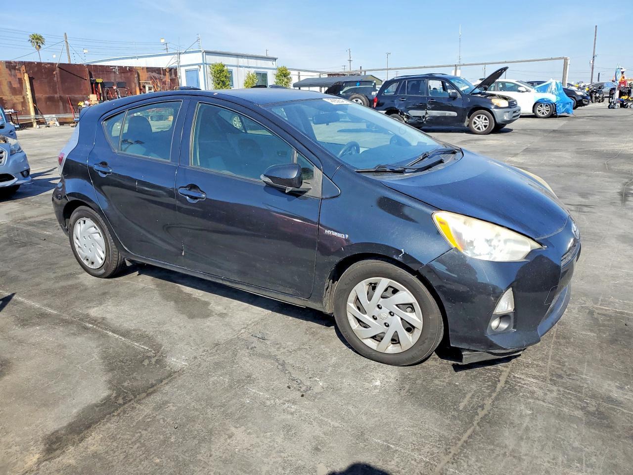 2013 Toyota Prius C Three - Фото 4