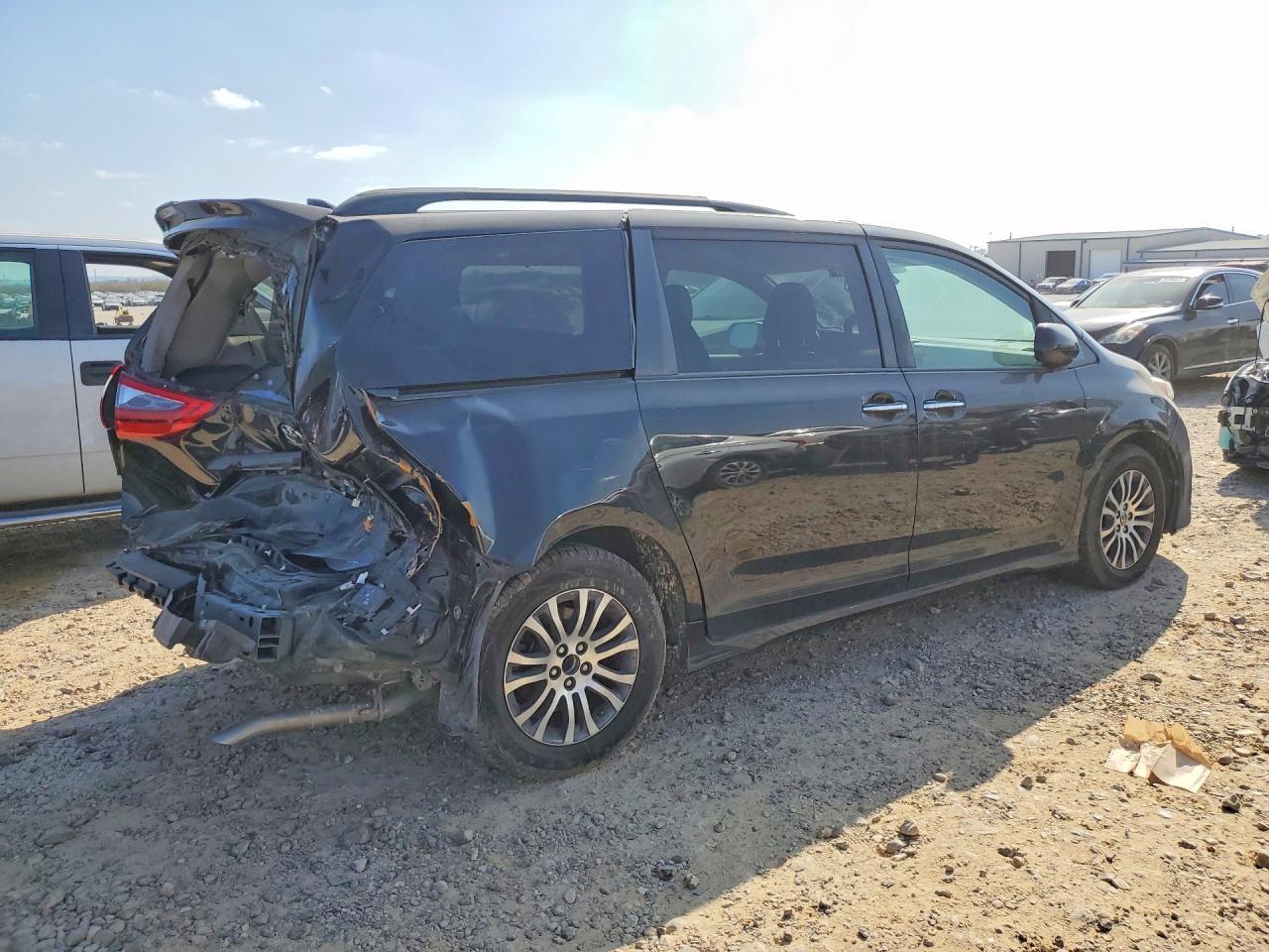 2020 Toyota Sienna Xle 8-Passenger - Фото 3