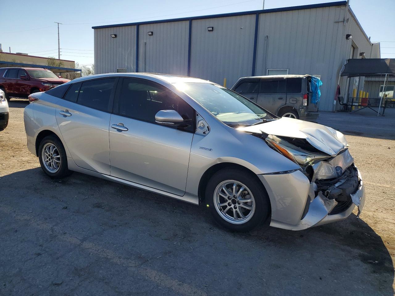 2016 Toyota Prius Three - Image 4