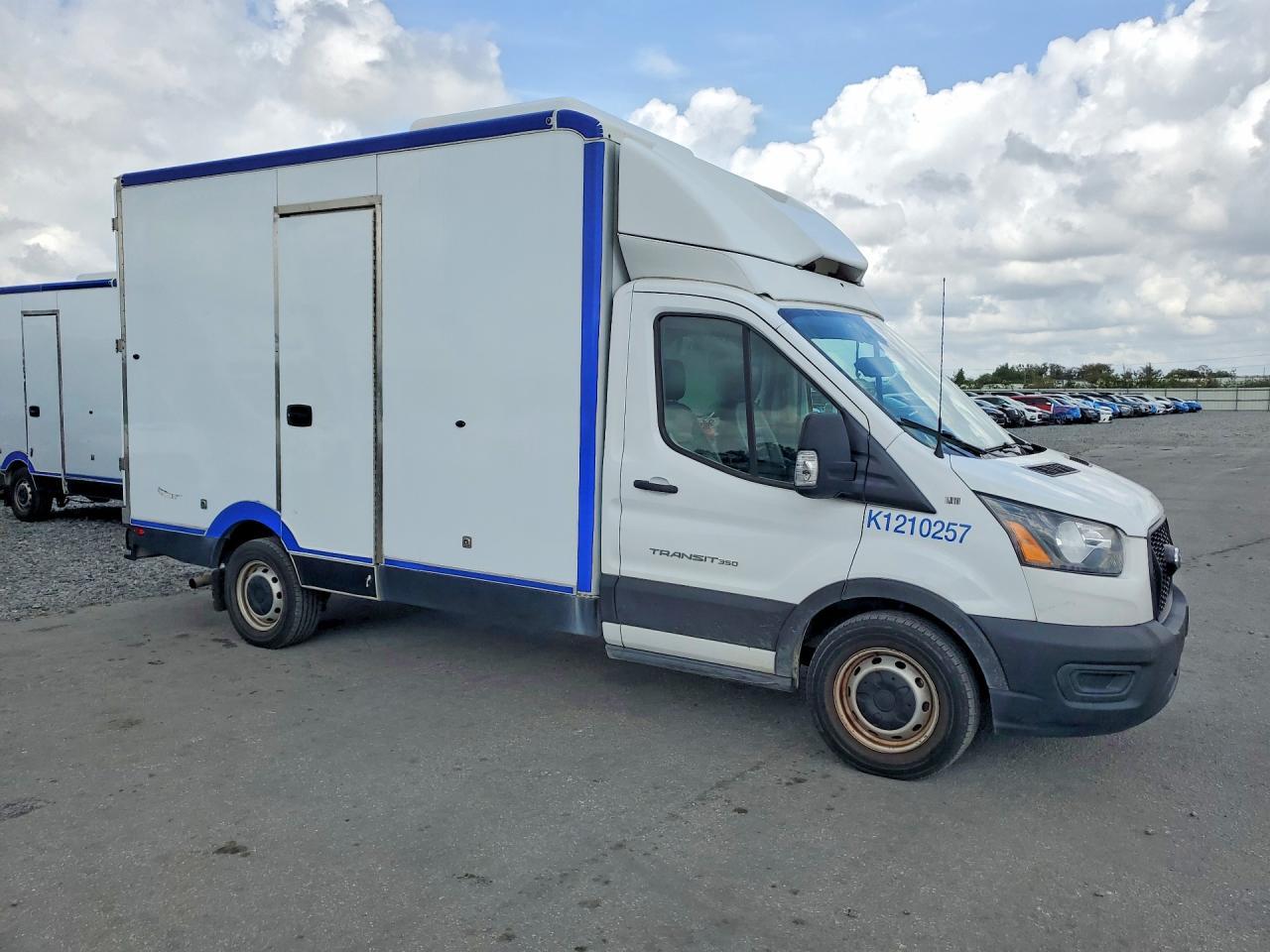 2021 Ford Transit Delivery Truck - Фото 4