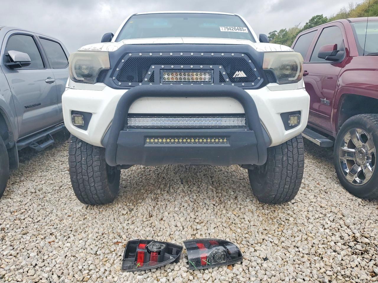2015 Toyota Tacoma V6 - Image 5