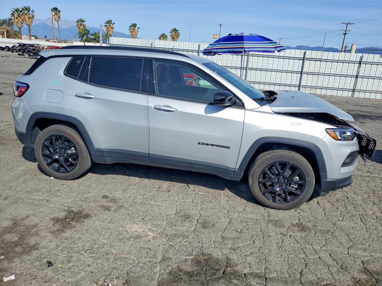 2025 Jeep Compass Latitude - Image 4