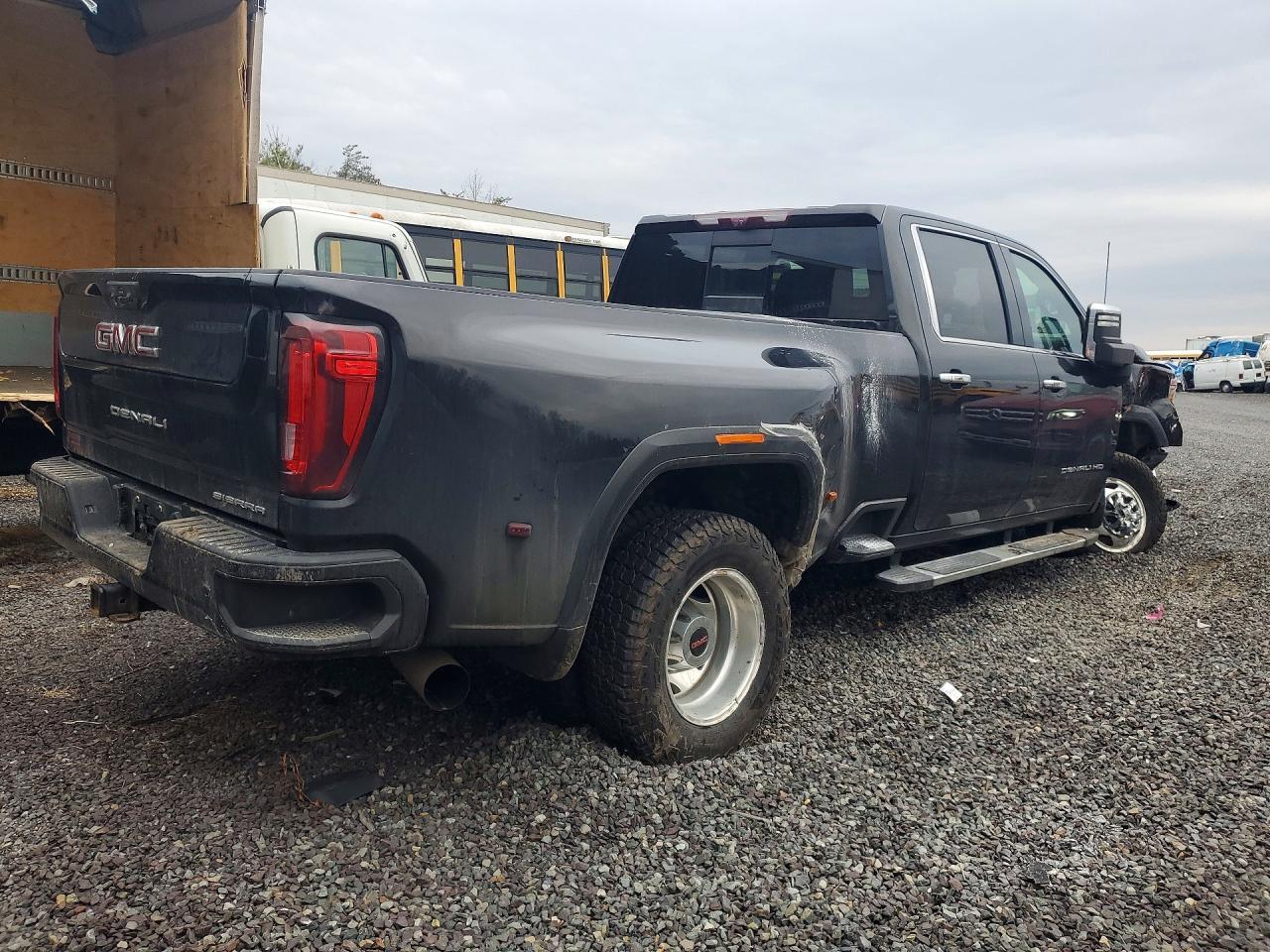 2022 GMC Sierra K3500 Denali - Image 3