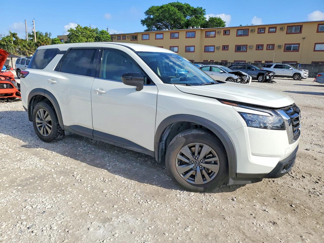 2024 Nissan Pathfinder S - Image 4
