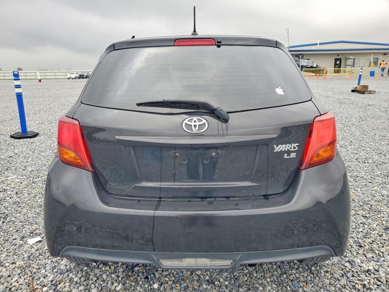 2015 Toyota Yaris 5-Door Le - Image 6