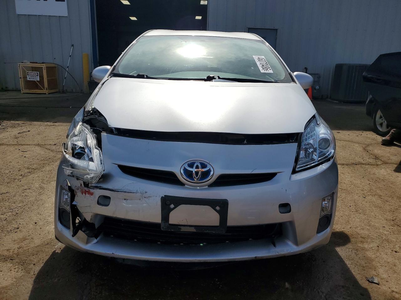 2011 Toyota Prius Two - Фото 5