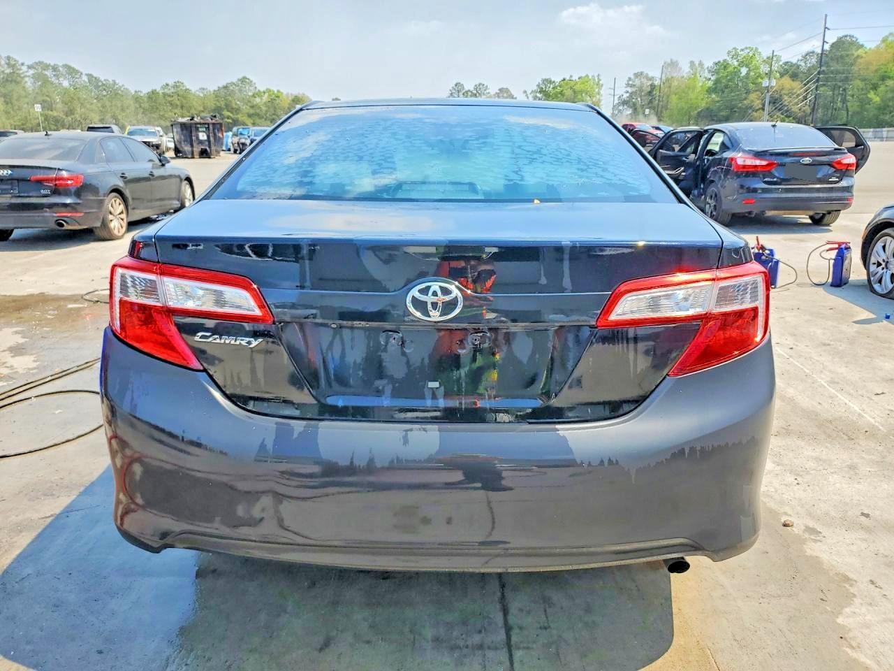 2014 Toyota Camry L - Фото 6