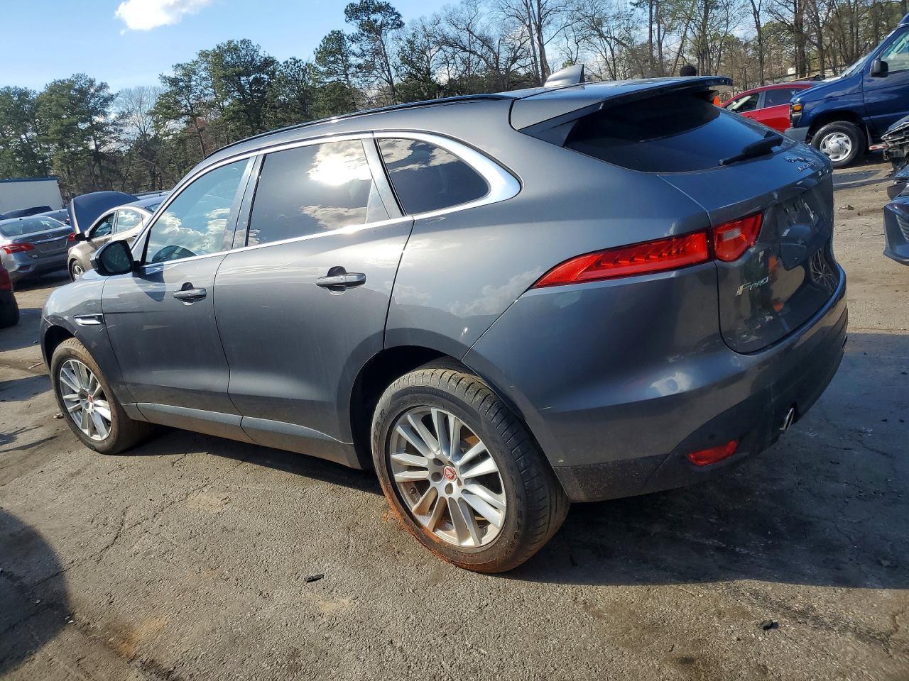 2017 Jaguar F-Pace Prestige - Image 2