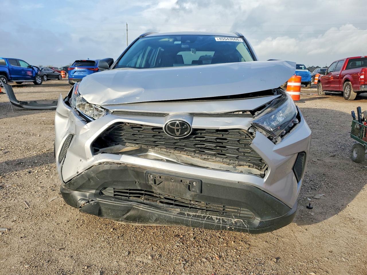2020 Toyota Rav4 Le - Image 5