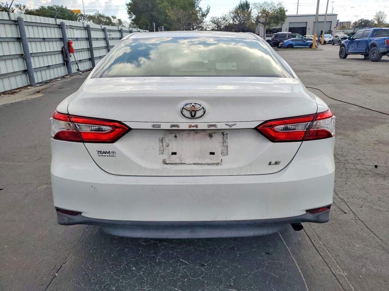 2018 Toyota Camry Le - Image 6