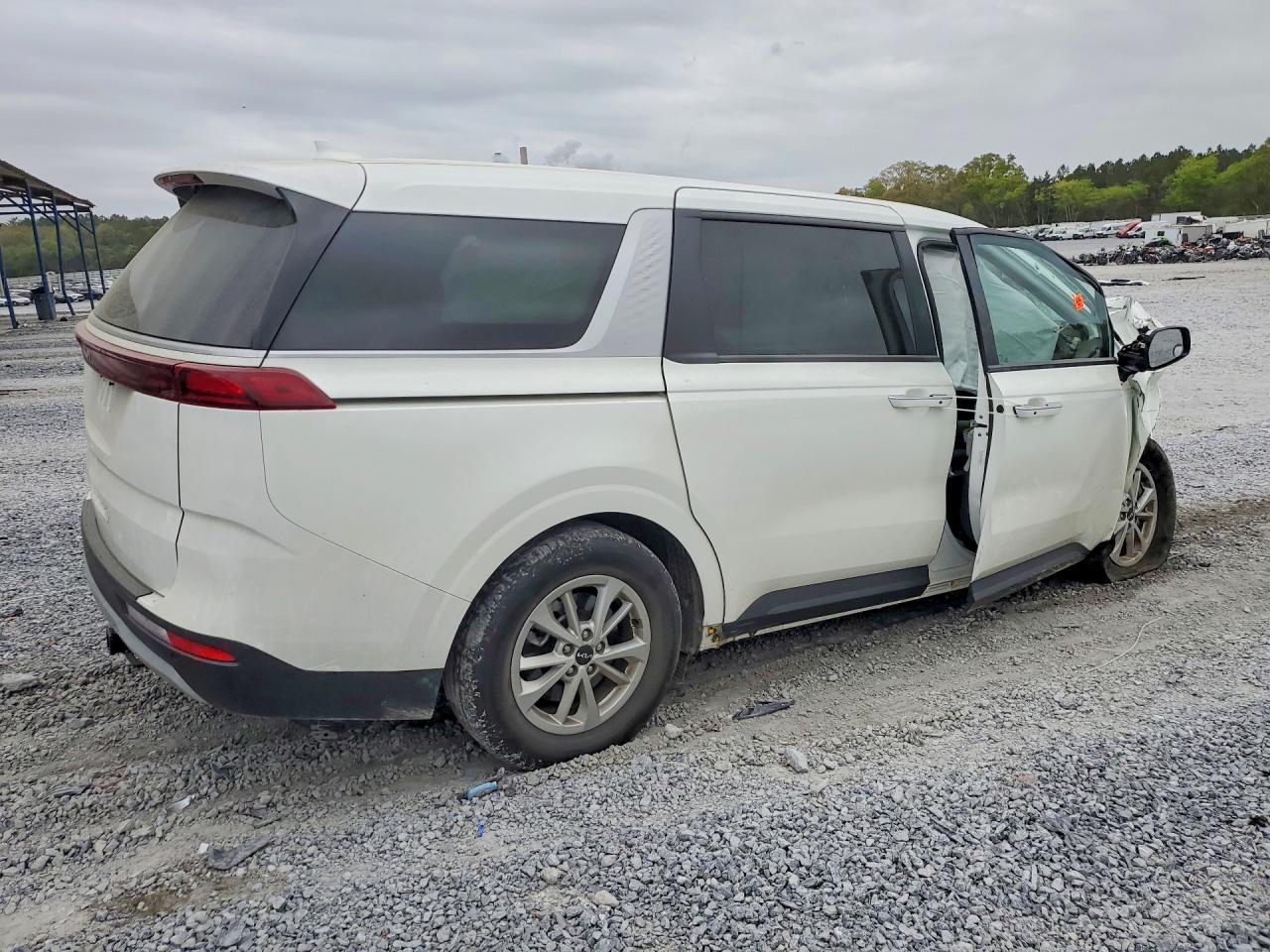 2022 Kia Carnival Lx - Фото 3