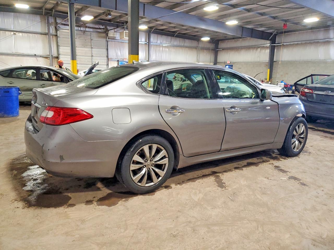 2013 Infiniti M37 X - Фото 3