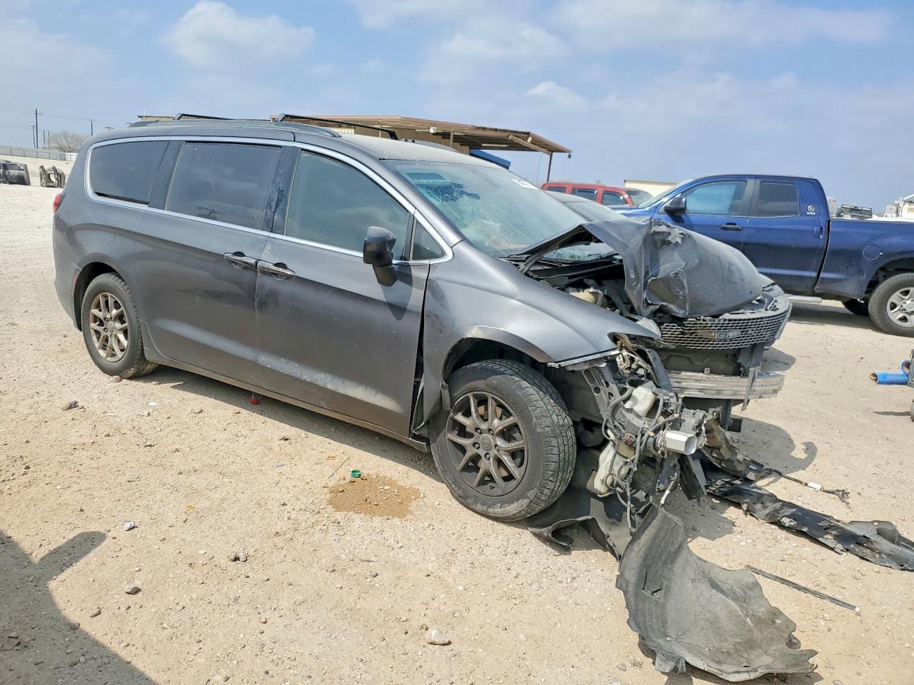2017 Chrysler Pacifica Touring - Фото 4