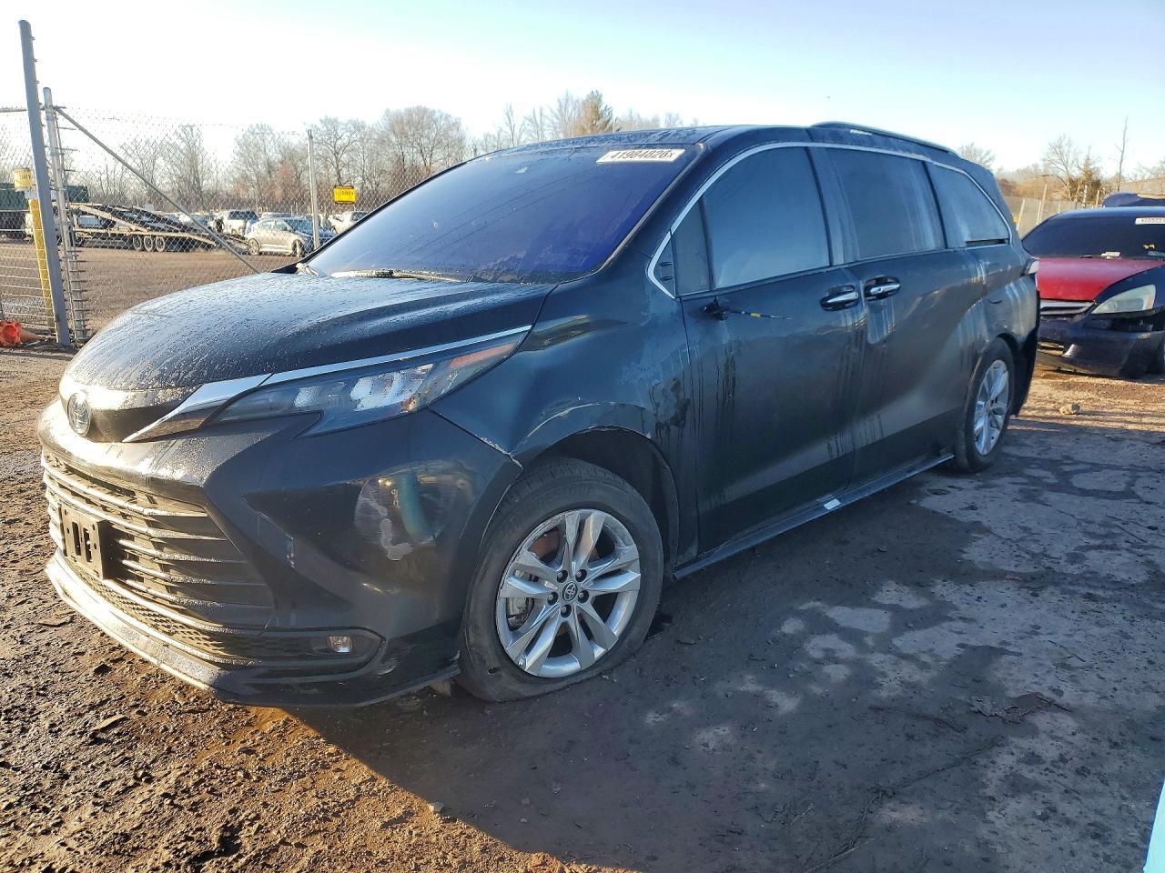 2025 Toyota Sienna Xle 7-Passenger