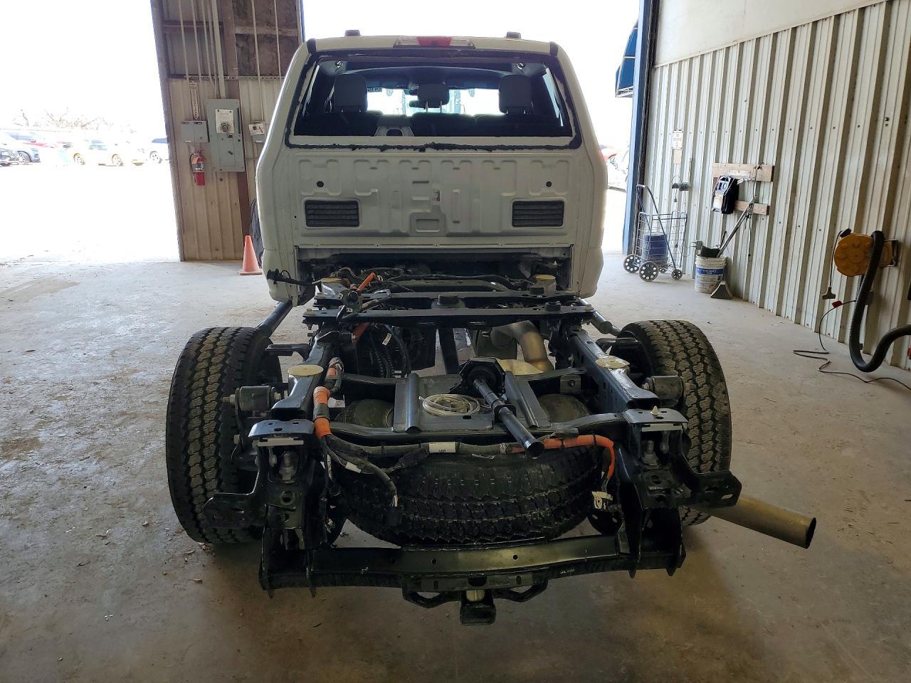 2025 Ford F250 Super Duty - Image 6