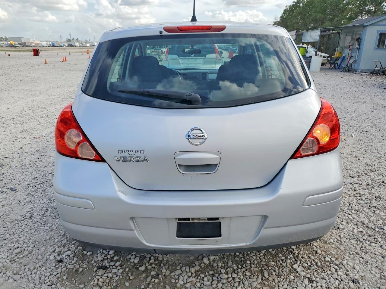 2011 Nissan Versa 1.8 S - Фото 6