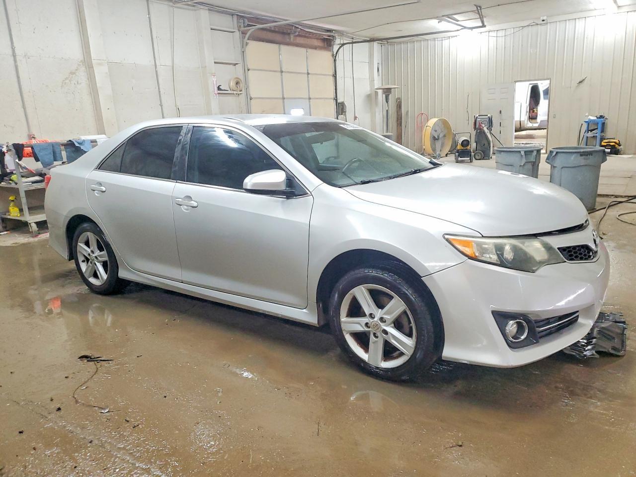 2013 Toyota Camry Se - Image 4