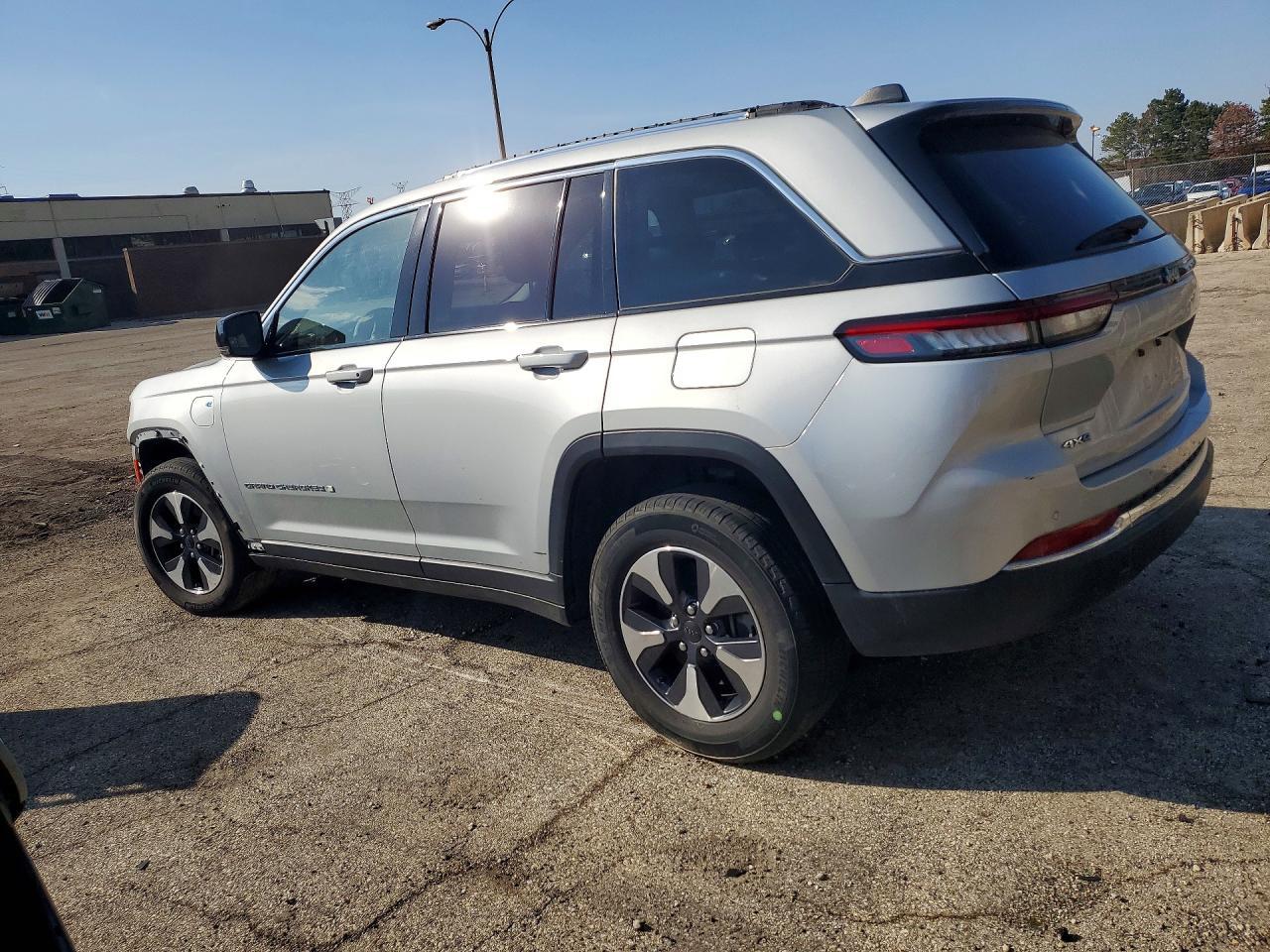 2023 Jeep Grand Cherokee - Image 2