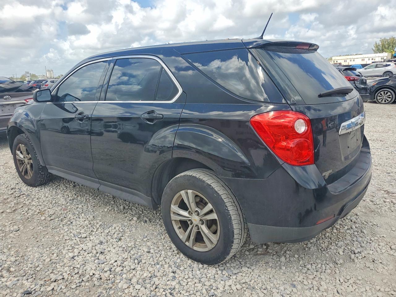 2014 Chevrolet Equinox Ls - Image 2