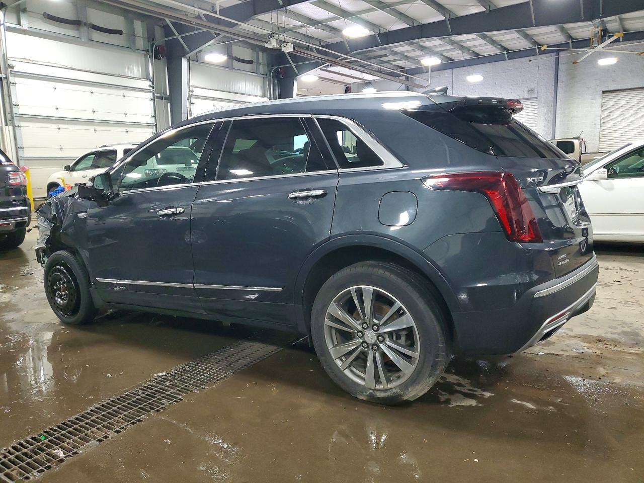 2021 Cadillac Xt5 Premium Luxury - Image 2