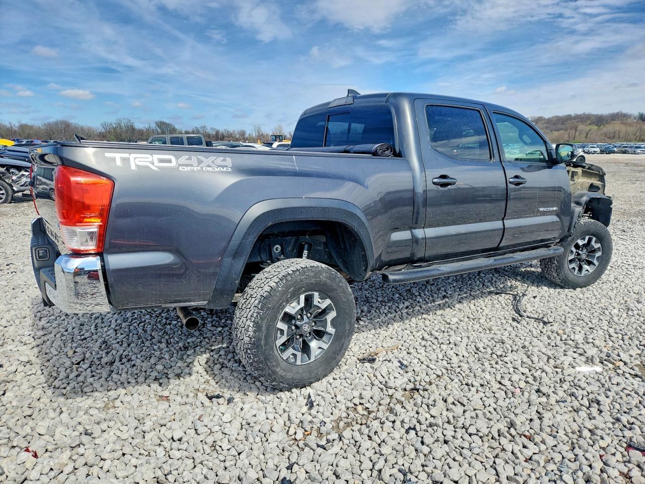 2019 Toyota Tacoma Trd Off-Road - Image 3