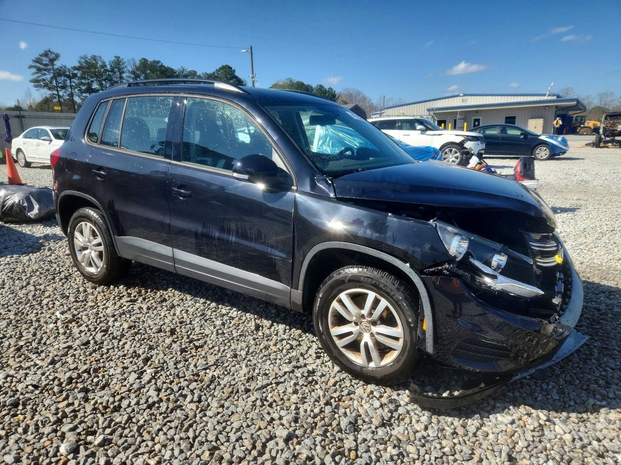 2017 Volkswagen Tiguan S - Фото 4