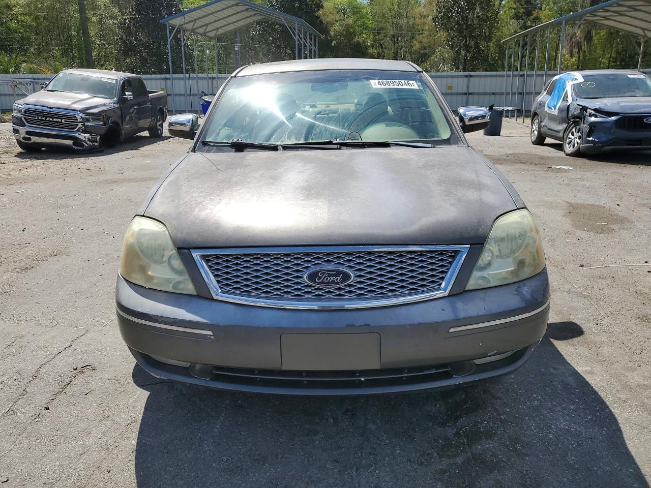 2005 Ford Five Hundred Limited - Image 5