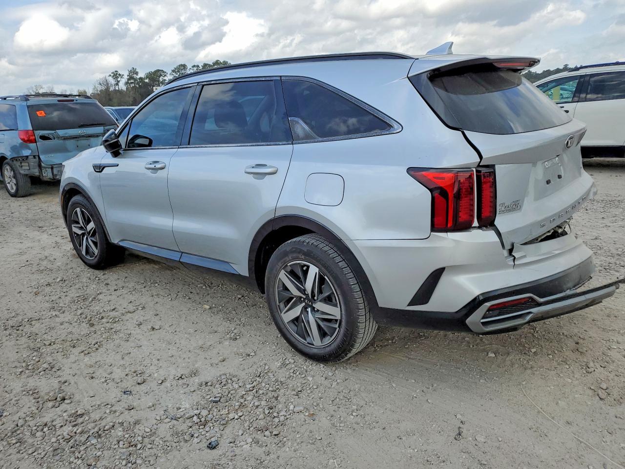 2021 Kia Sorento S - Image 2