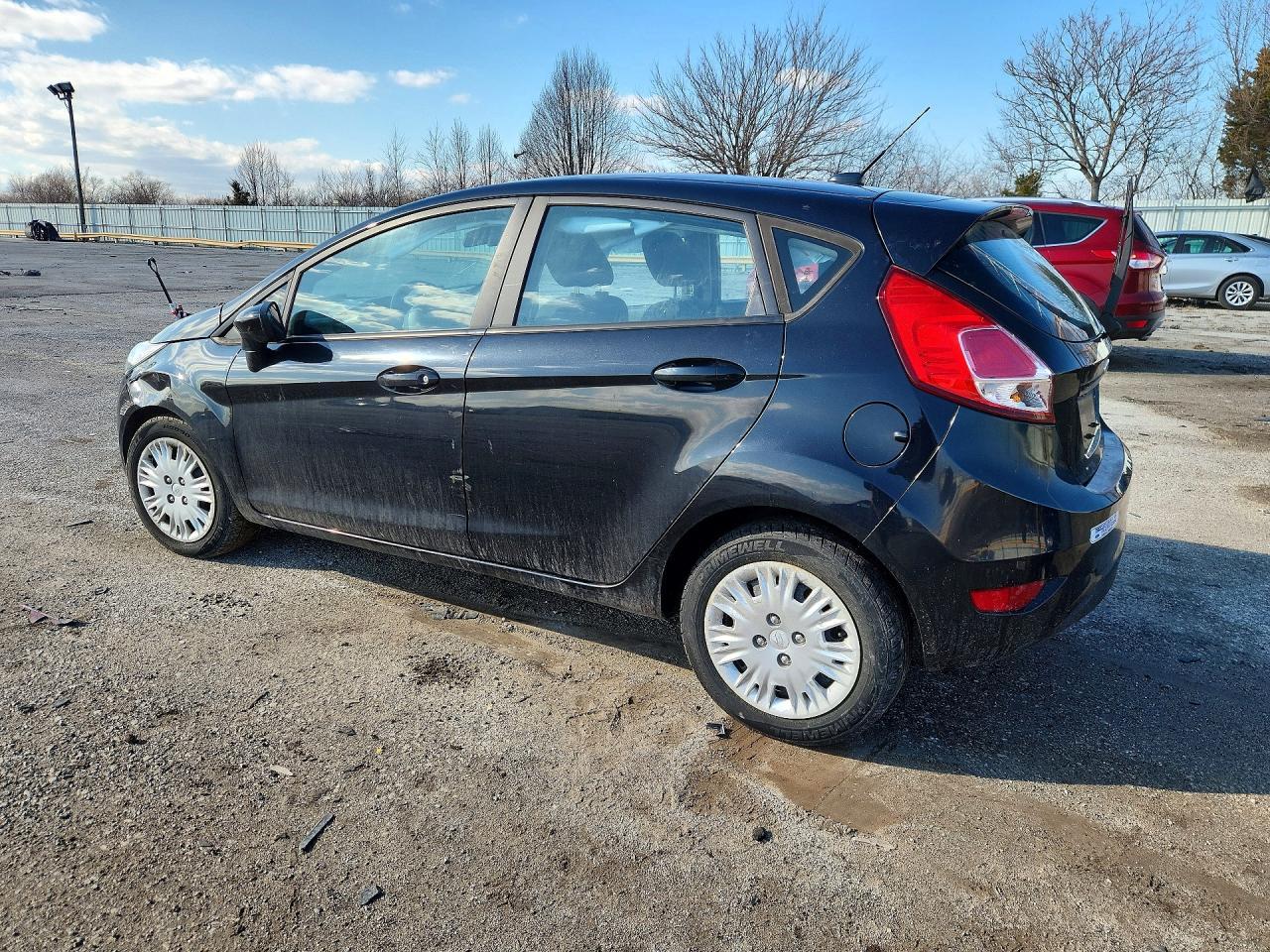 2015 Ford Fiesta S - Фото 2