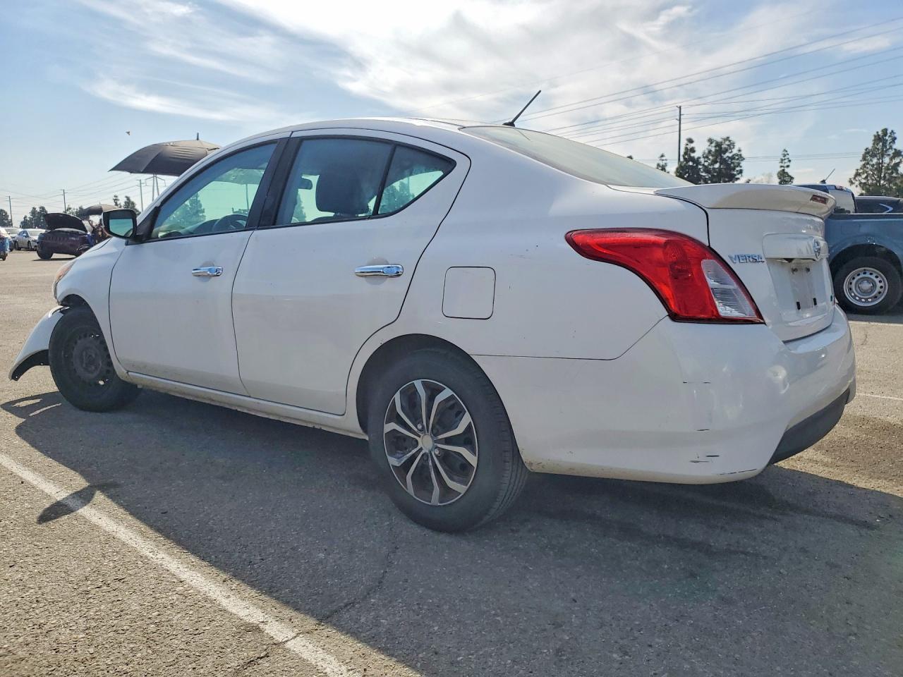 2019 Nissan Versa Sv - Image 2