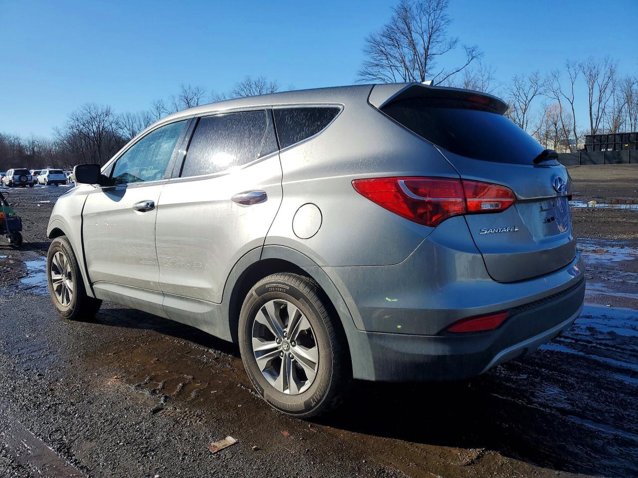 2014 Hyundai Santa Fe Sport 2.4L - Image 2