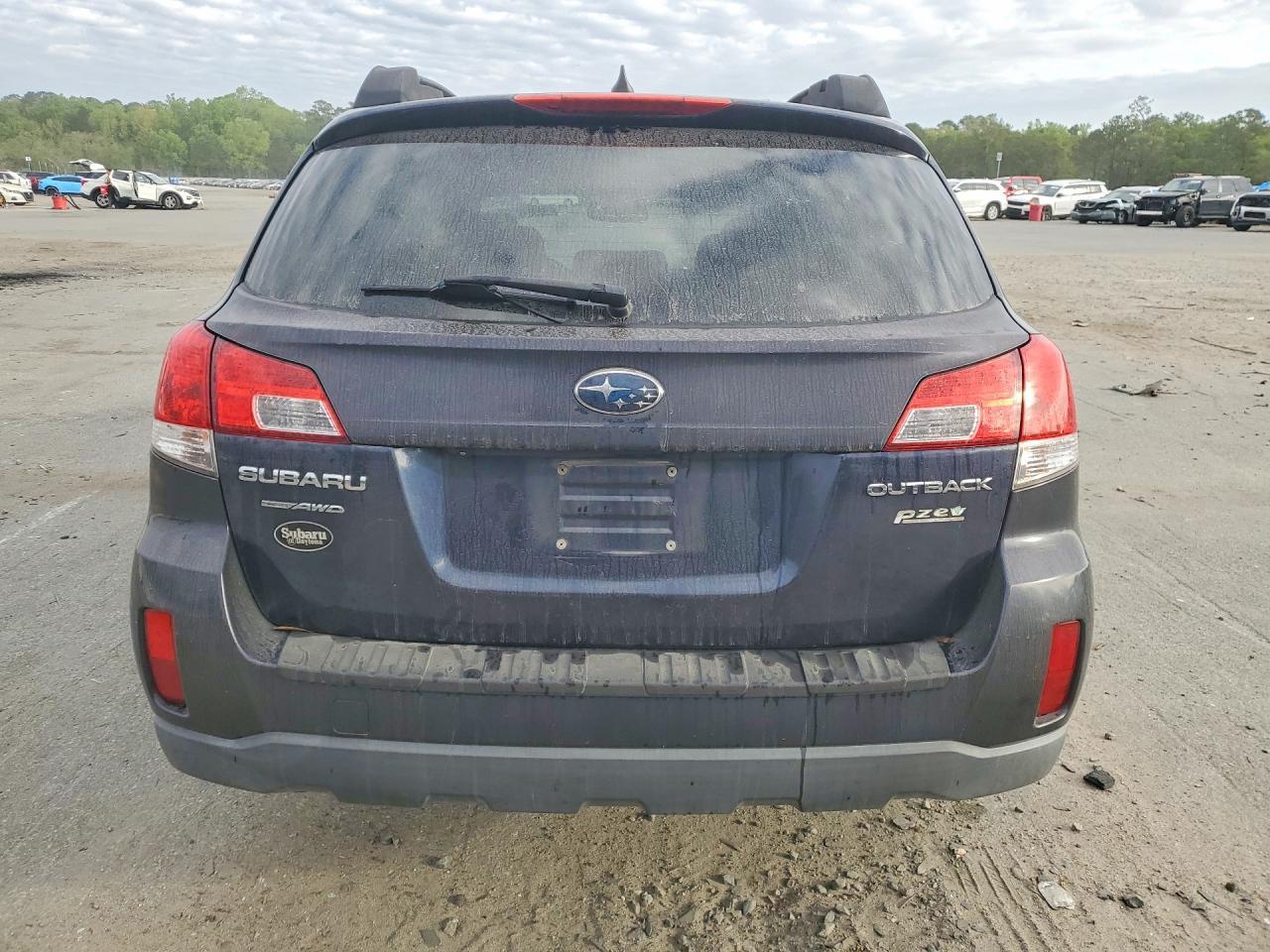 2013 Subaru Outback 2.5I Limited - Image 6