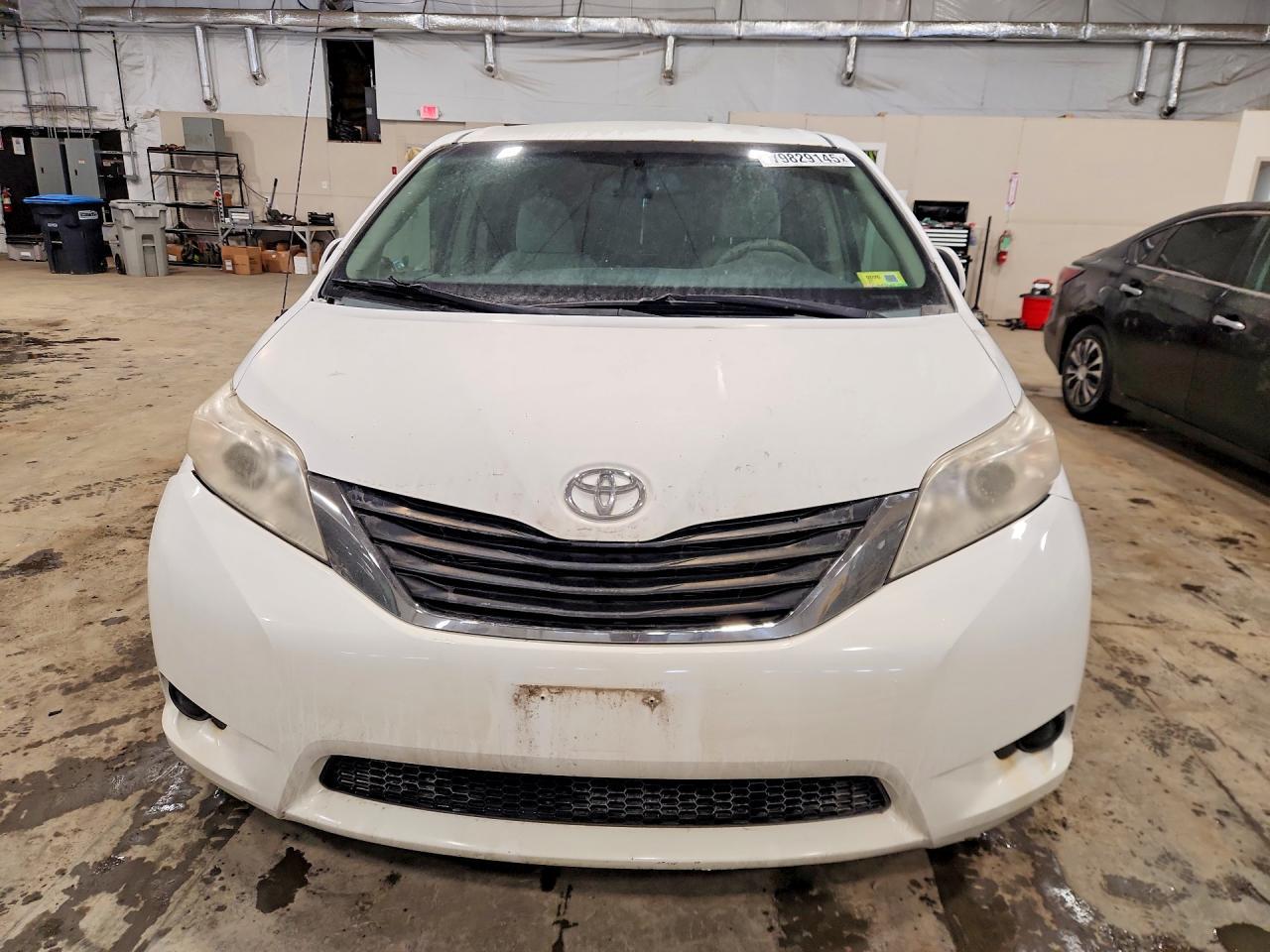 2011 Toyota Sienna Le - Image 5