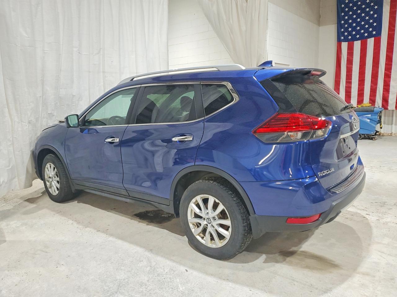 2017 Nissan Rogue Sv - Image 2