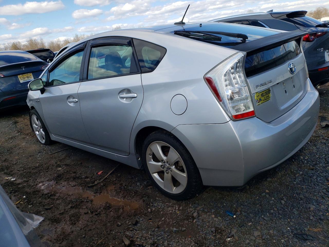2010 Toyota Prius V - Фото 2