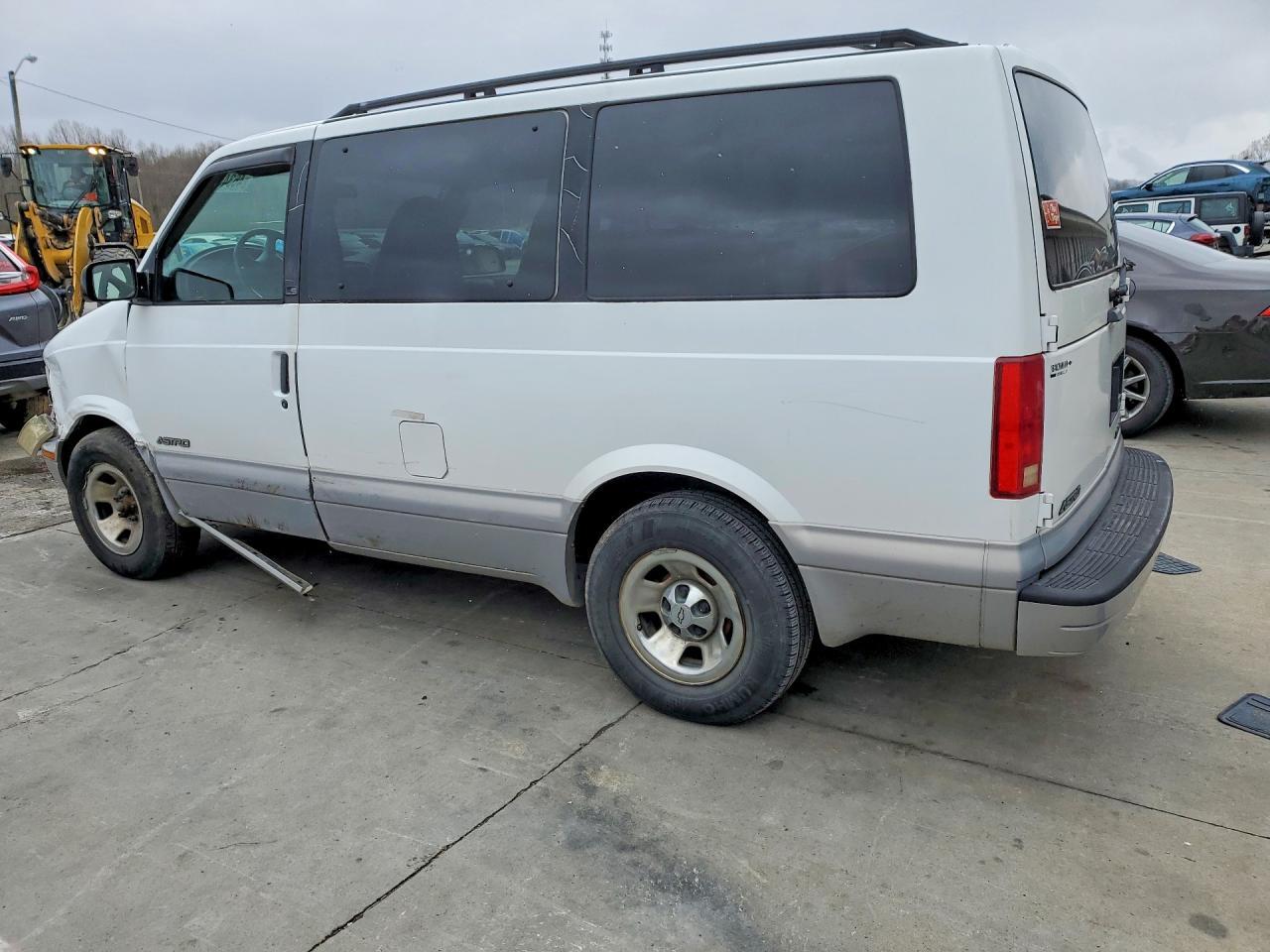 1999 Chevrolet Astro - Фото 2