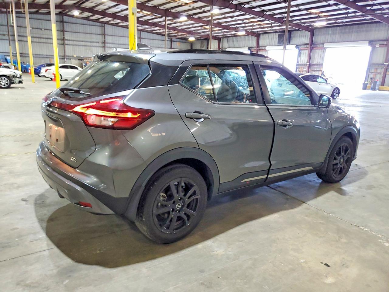 2024 Nissan Kicks Sr - Image 3