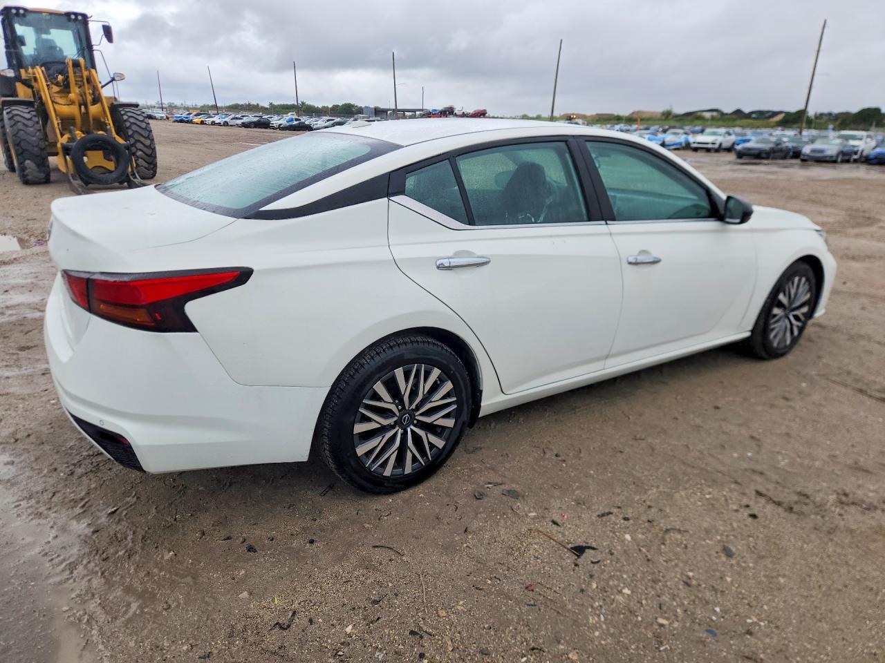 2025 Nissan Altima 2.5 Sv - Image 3