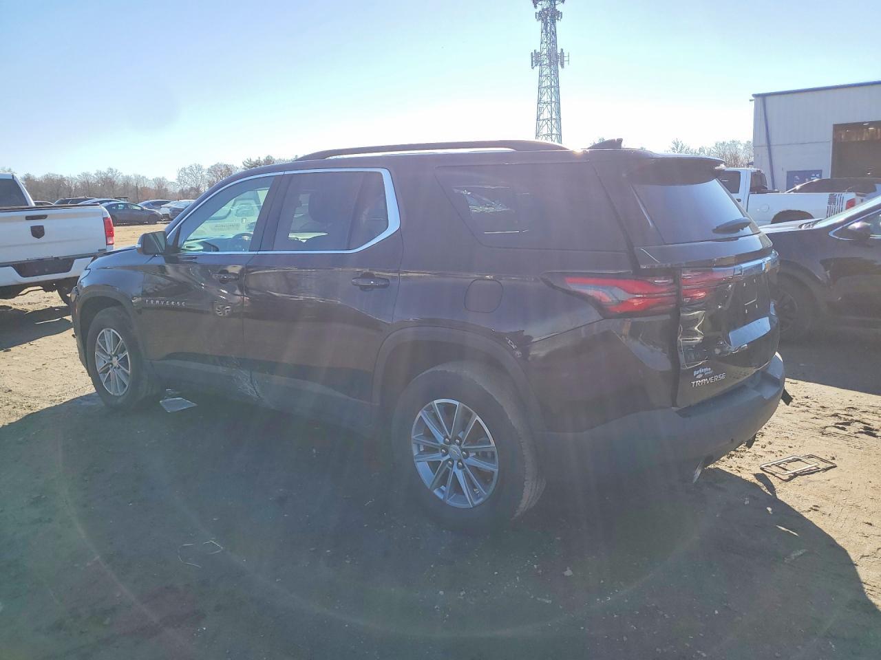 2023 Chevrolet Traverse Lt - Фото 2