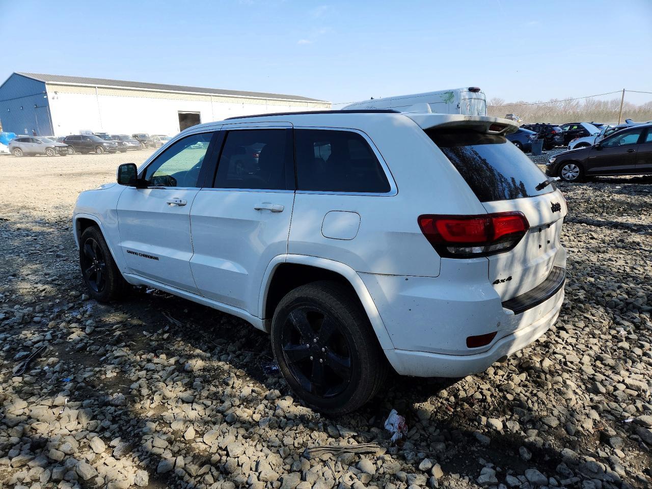 2015 Jeep Grand Cherokee Laredo - Image 2