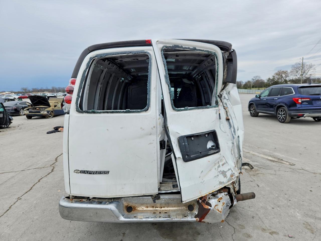 2013 Chevrolet Express G2500 - Фото 6