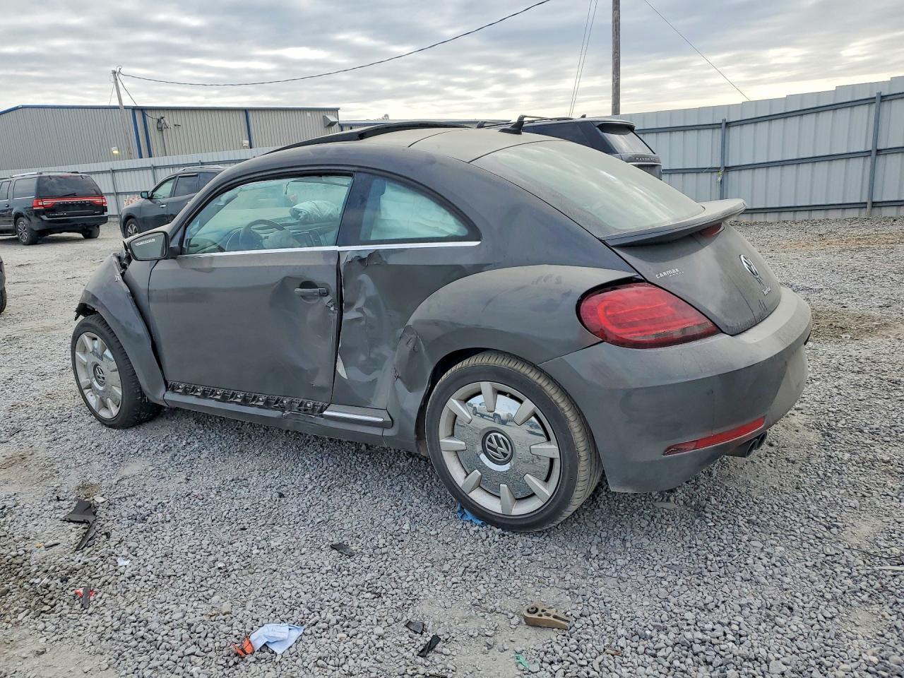 2018 Volkswagen Beetle Se - Image 2