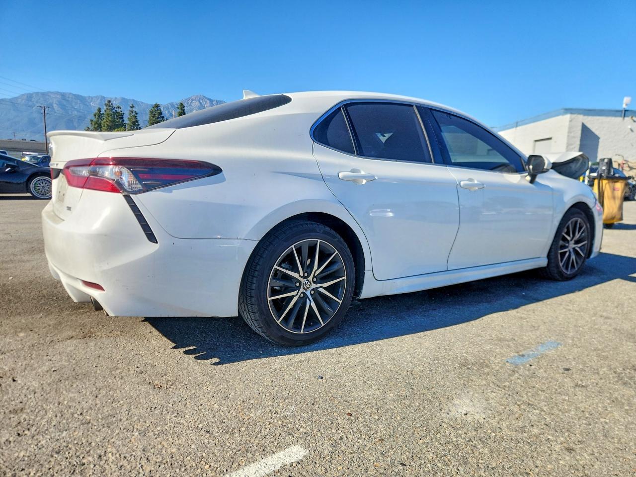 2022 Toyota Camry Se - Фото 3
